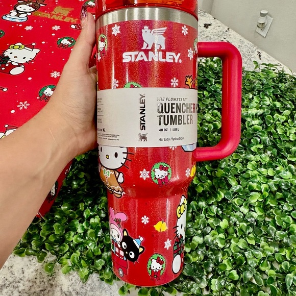Hello kitty stanley 40 oz - Picture 2 of 6